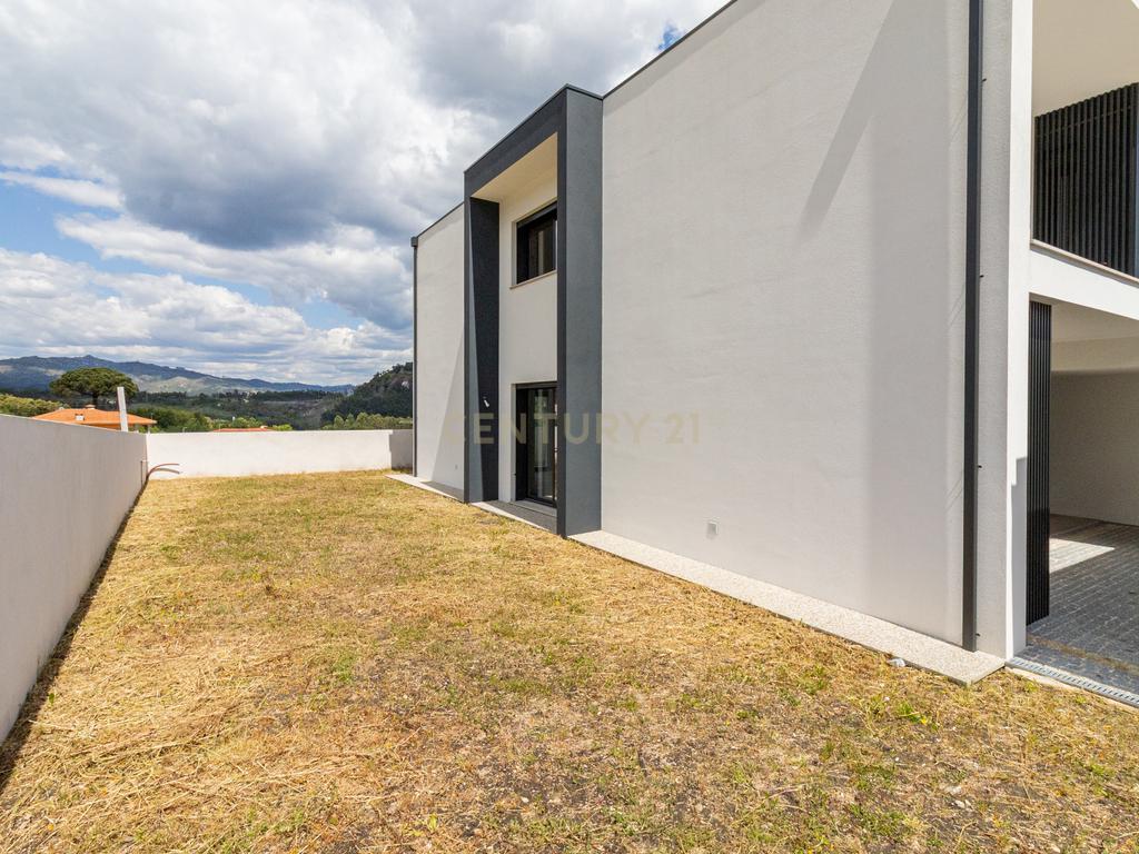 Moradia Gaveto T3 + Escritório | Luxo, Conforto e Vista Incrível – Póvoa de Lanhoso - Image 4
