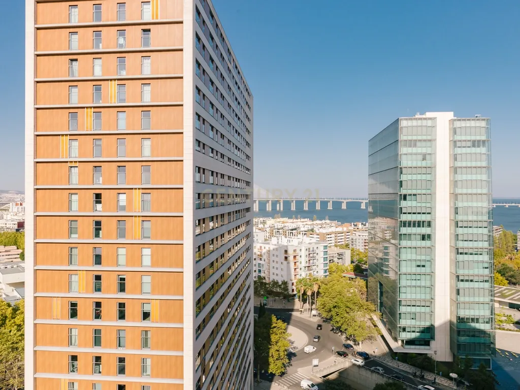 Escritório Transformado em Estúdio com Vista Panorâmica em no Parque das Nações - 390.000€ - Image 5