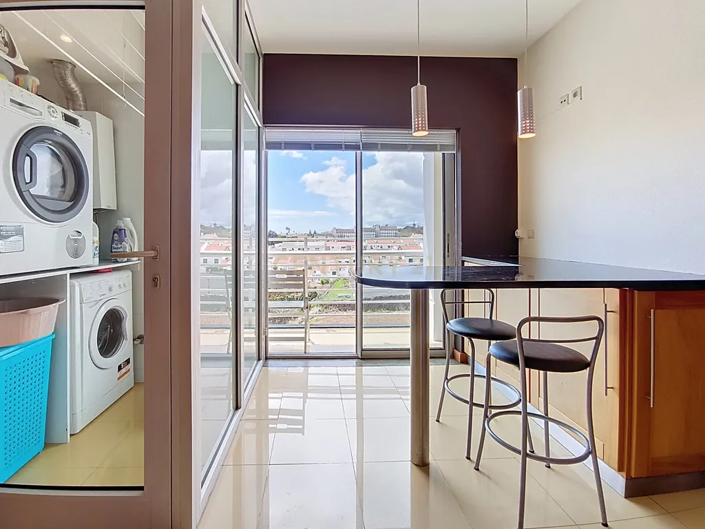 Apartamento T2 em Ponta Delgada com Garagem e Varanda - Image 12