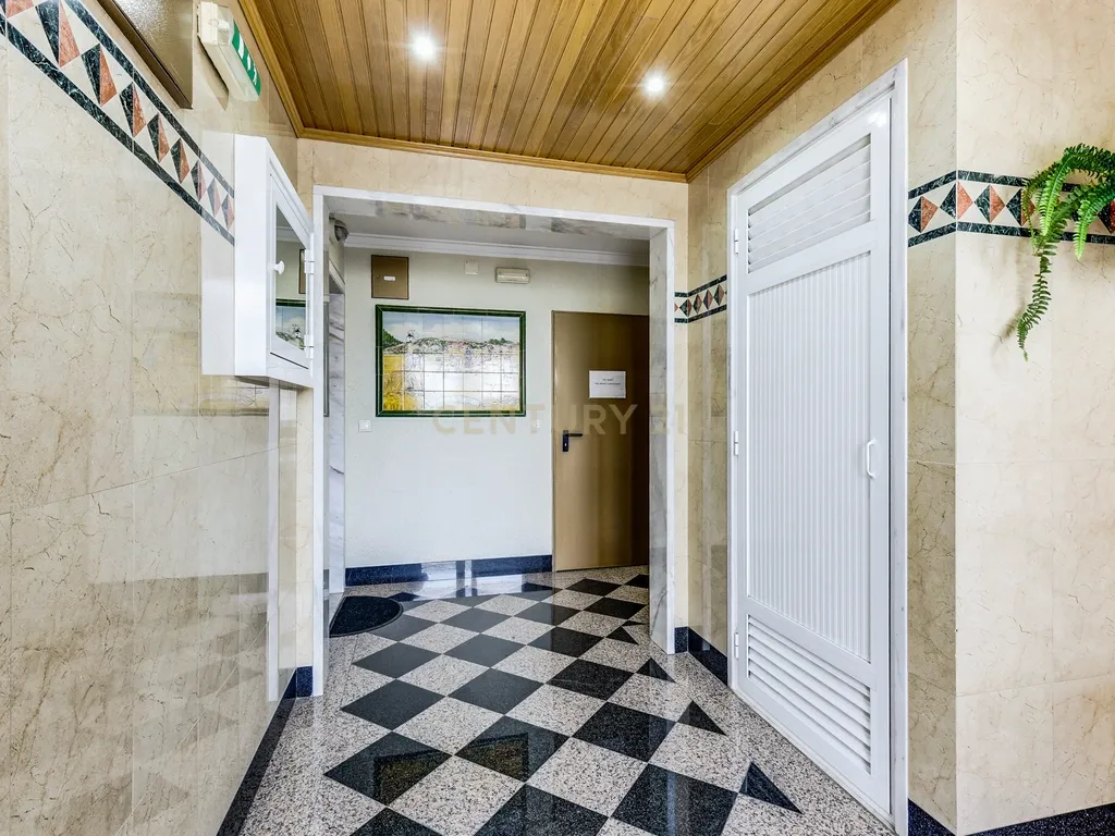 Apartamento T2 C/Elevador em Belas - Image 20