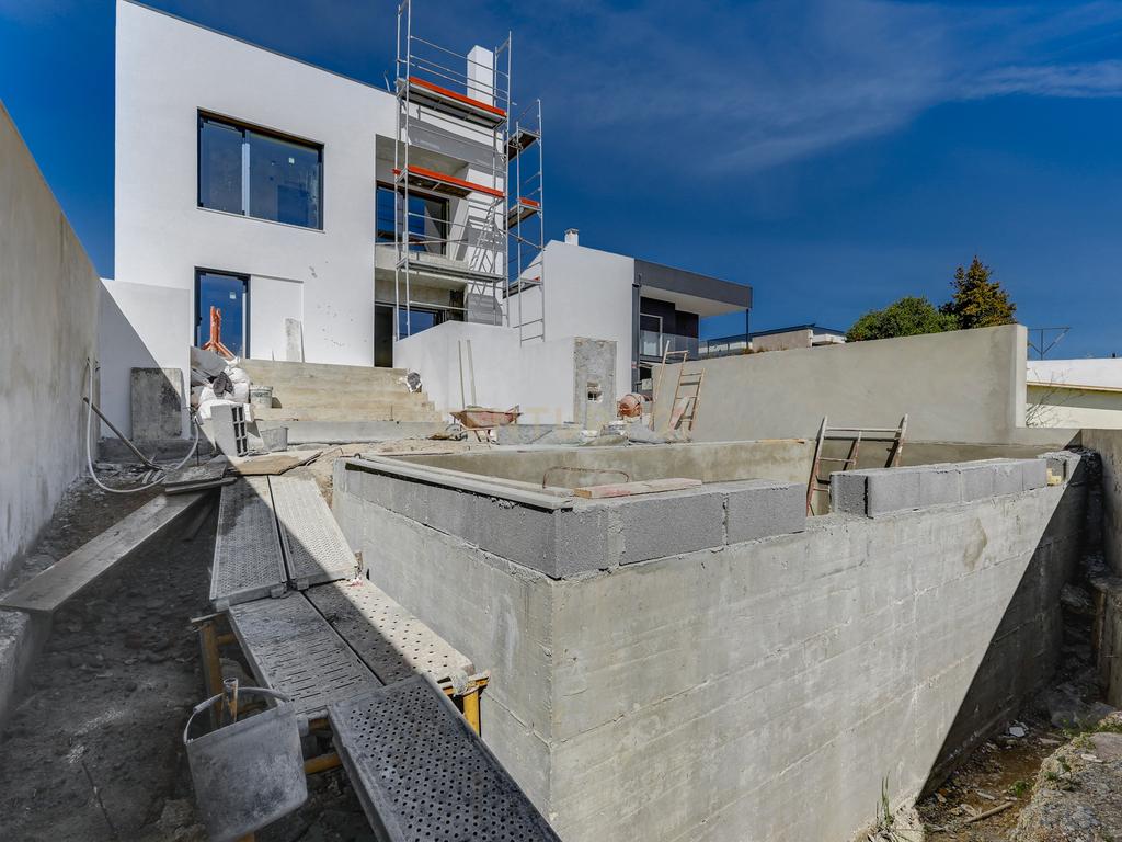 Moradia T4 com piscina em Caneças - Image 21