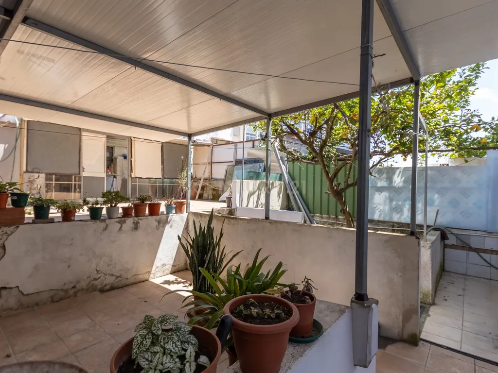 Apartamento T3 no Feijó com logradouro de 261 m2 - Image 27