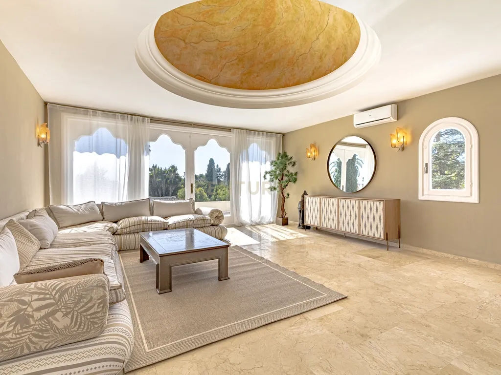 Elegância Andaluza Intemporal no Coração de El Paraíso, Estepona - Image 27