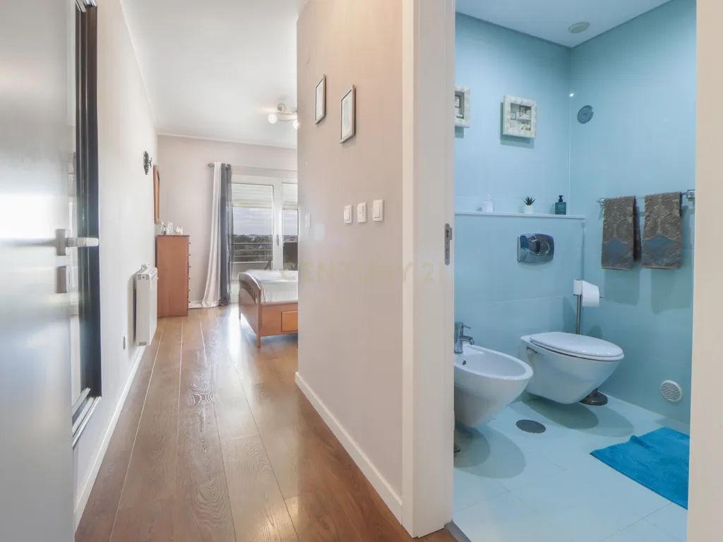 Apartamento duplex T2+2 com terraços - Image 12