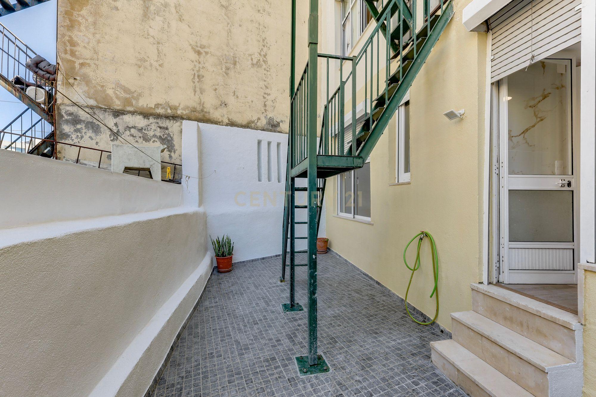 Fotografia 8 de T3 renovado para arrendamento na Estrela (CAVE) | Lisboa