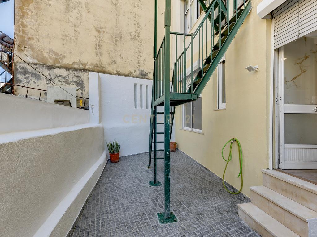 T2+1 renovado para arrendamento na Estrela (CAVE) | Lisboa - Image 8