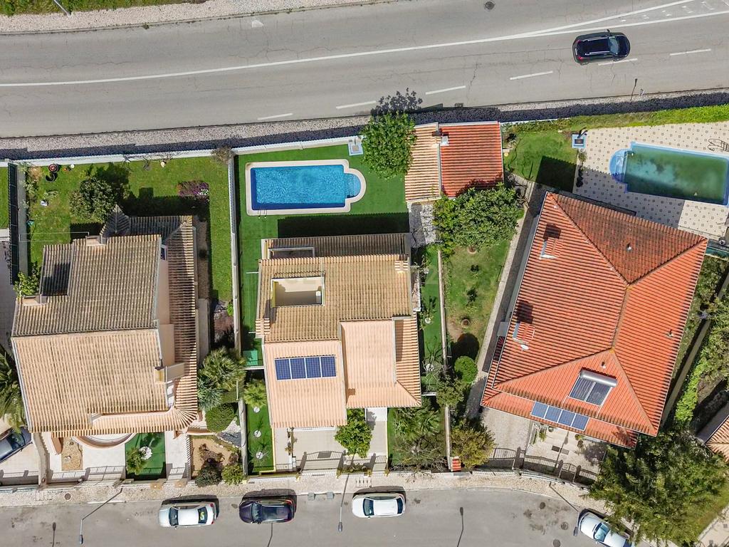 Moradia T4 Almada I Vale Flores I Piscina I Garagem - Image 45