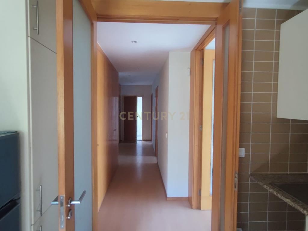 Apartamento T2 com Terraço e Garagem, Maia (Ao Aeroporto) - Image 7