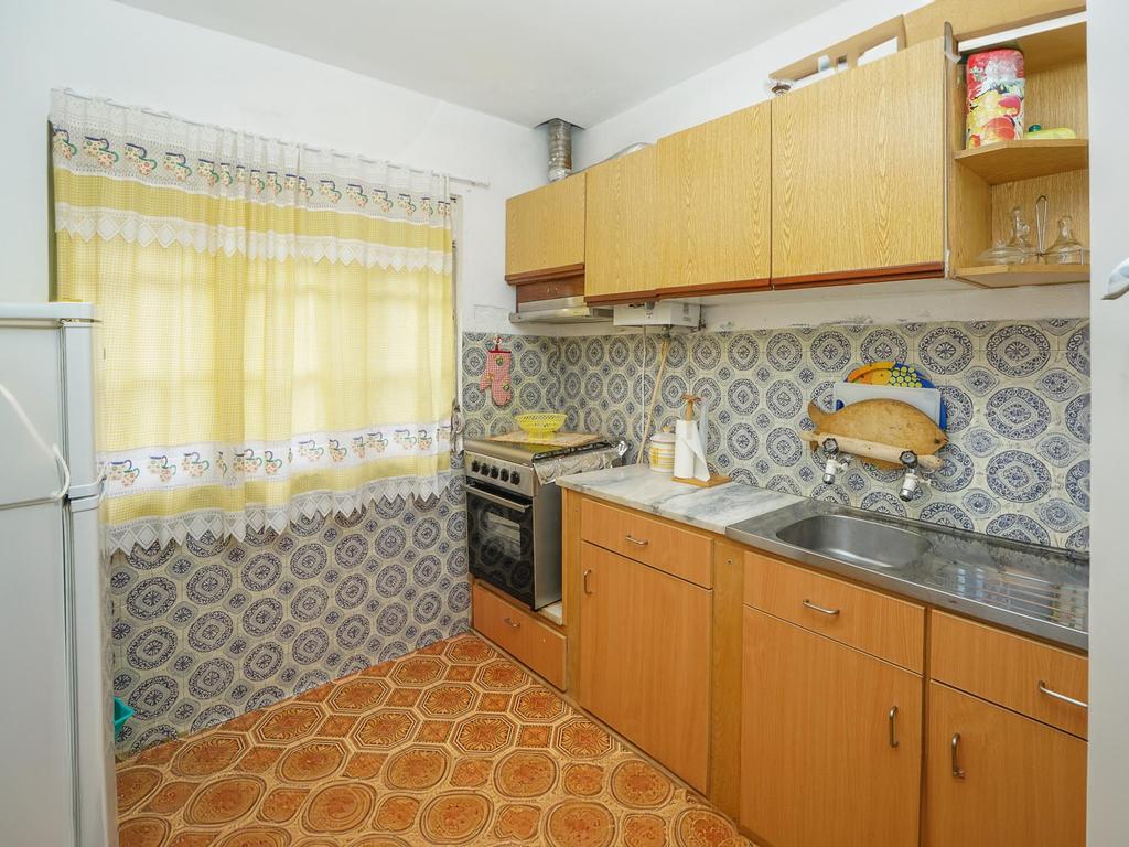 Moradia T1 + 1 com terreno, garagem e pátio - Góis - Image 3