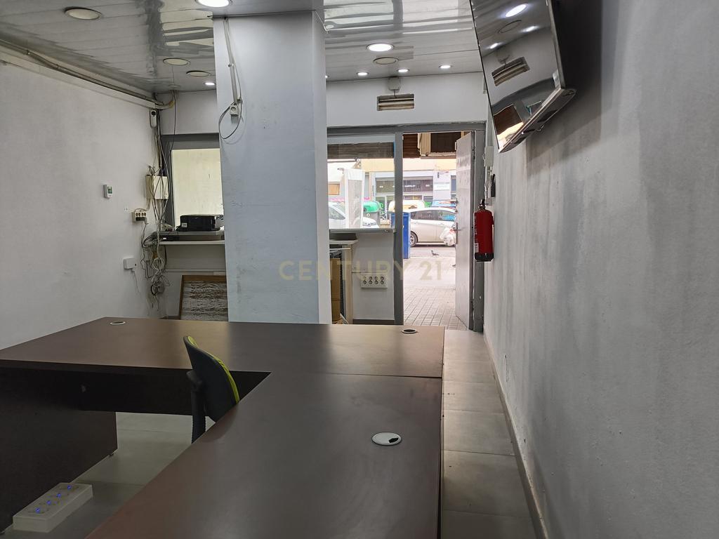 Local Comercial em Barcelona com Acessibilidade e Potencial - Image 9