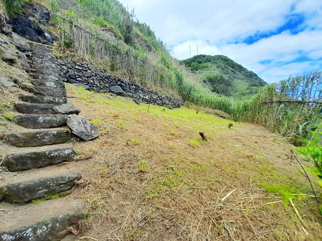 Refúgio Natural com Vista Mar – Terreno Rústico de 522m² com Moradia T0 em Madeira - Image 10