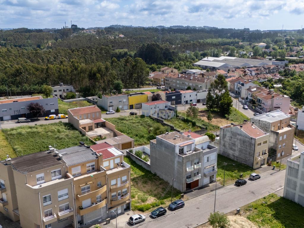 Terreno para construção de Moradia em Vila Nova de Gaia - Image 1