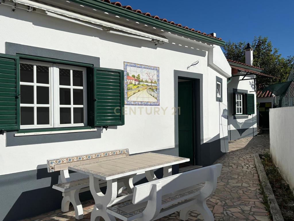 Moradia T2 com logradouro - Meia Via - Image 1