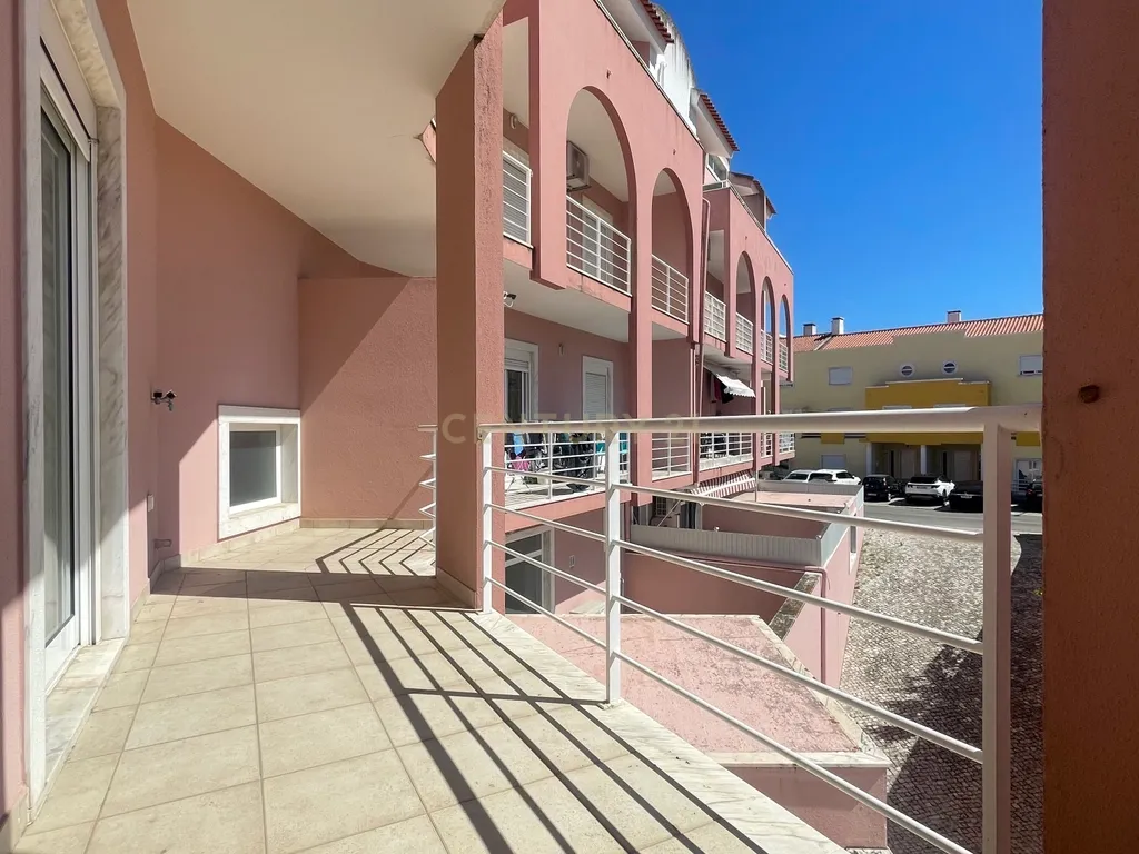 Apartamento T3, com Varandas e 3 Lugares de estacionamento, no Pinhal Novo - Image 10