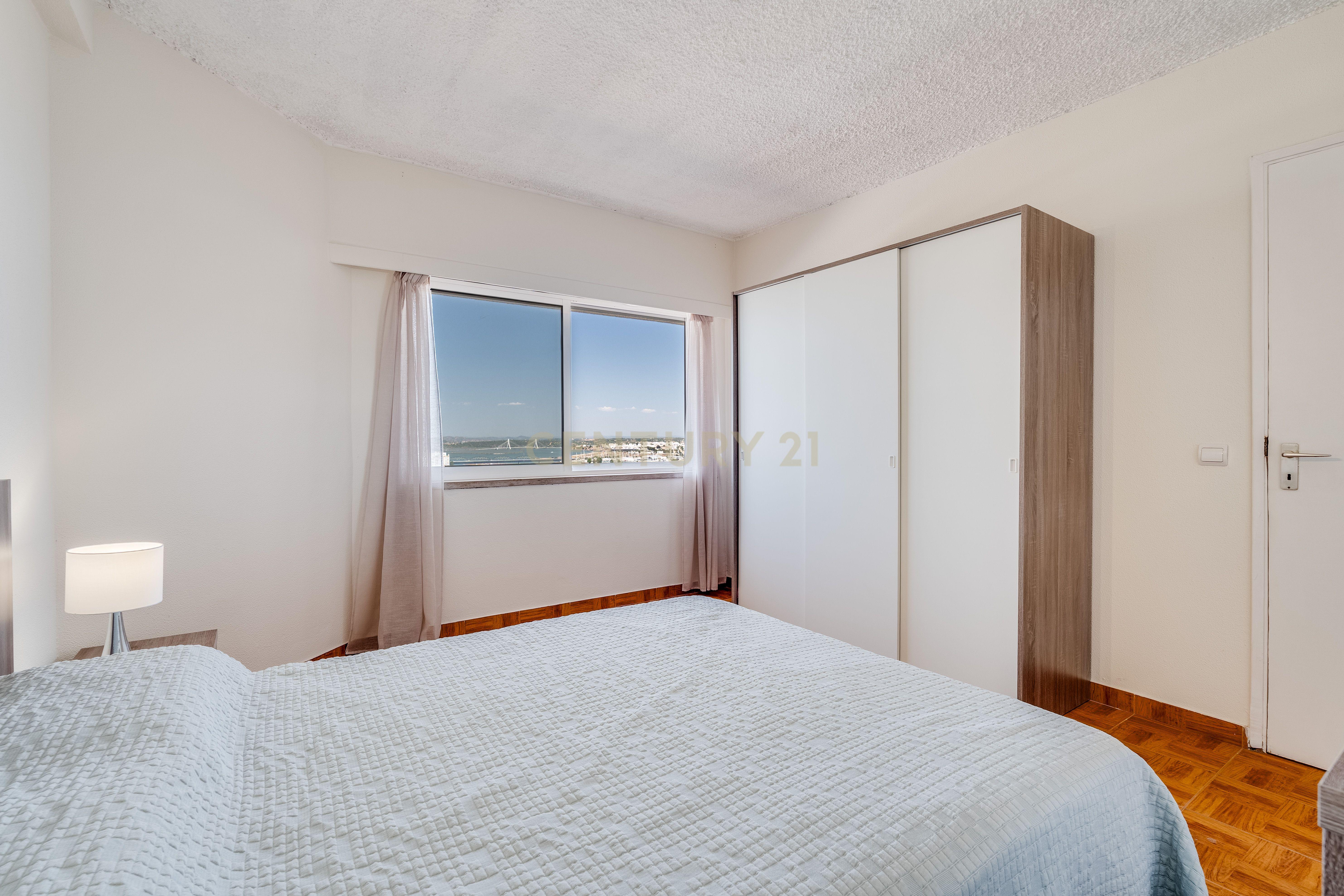 Fotografia 7 de T1 Remodelado com Vista Panorâmica sobre o Rio, Cidade e Serra | Portimão