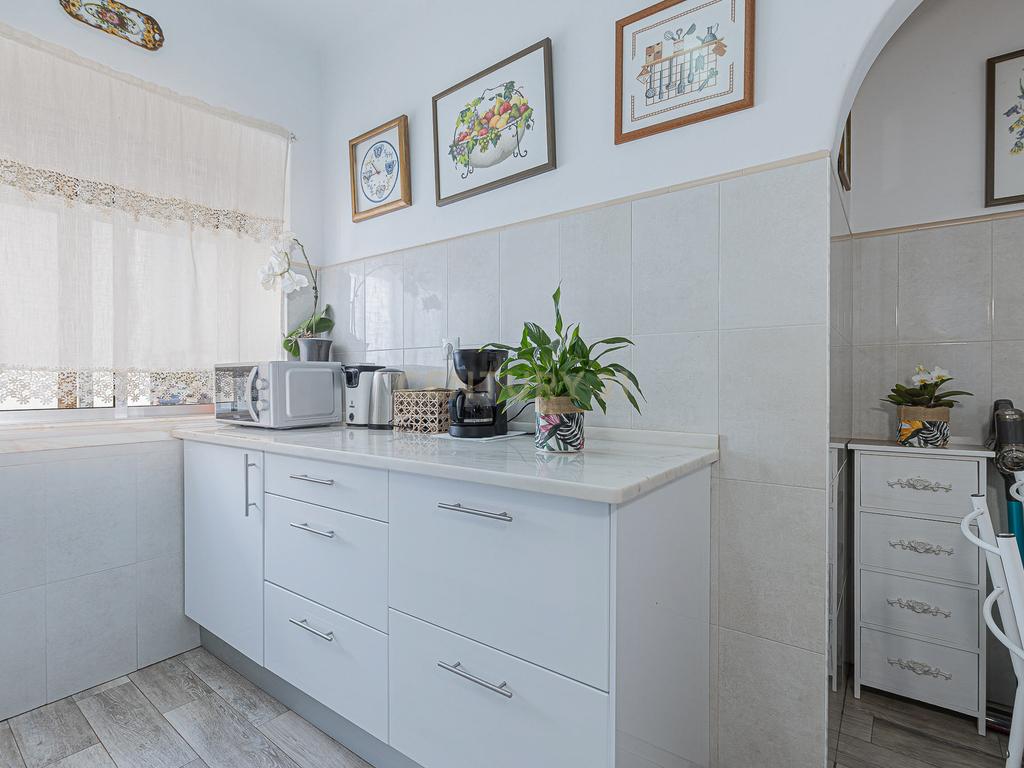 Apartamento T2 parcialmente renovado — Porto Salvo - Image 15