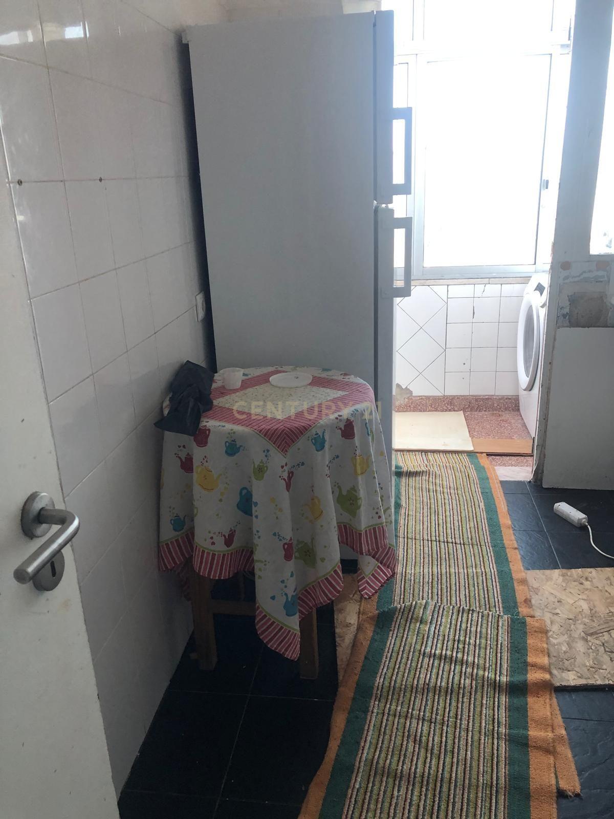 Fotografia 3 de T3 para Remodelação Total, Santa Iria da Azoia
