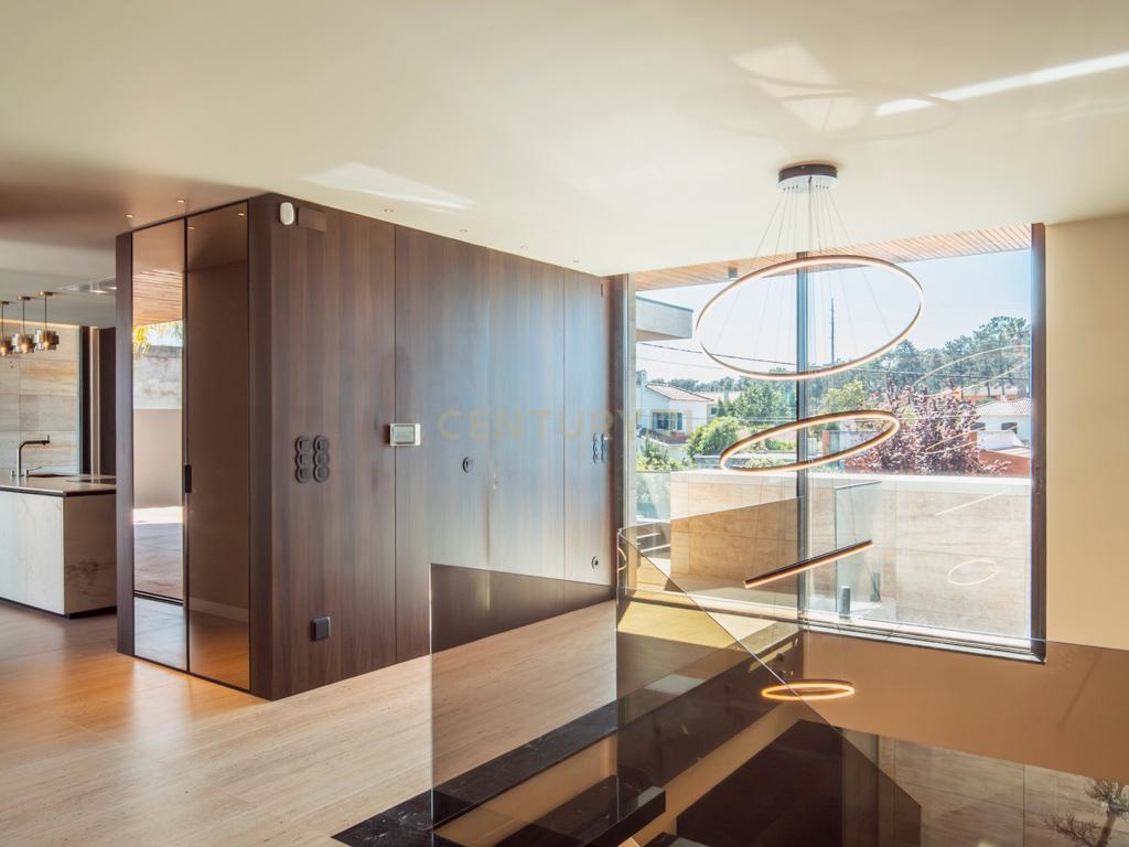Moradia T4 na Verdizela — Design, Luz e Piscina num Terreno de 1.032 m² - Image 13