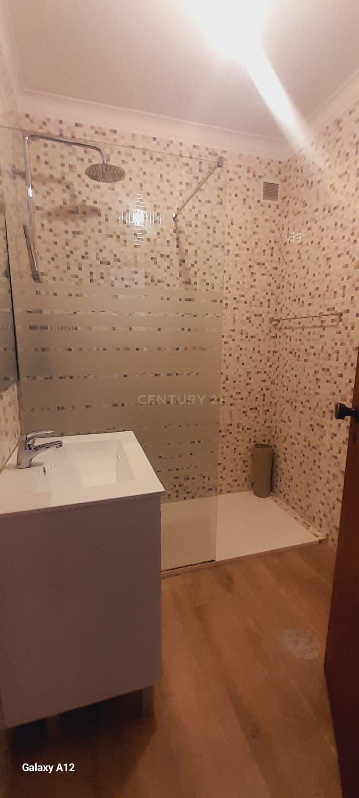 Fotografia 10 de Apartamento T1 para arrendar com Varanda e Vista para a Cidade no Porto