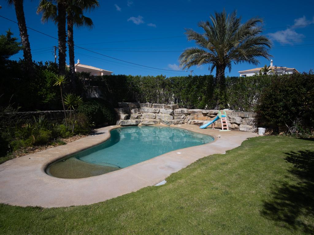 Moradia T5 com Piscina e Jardim em Lagoa, Faro - Image 7