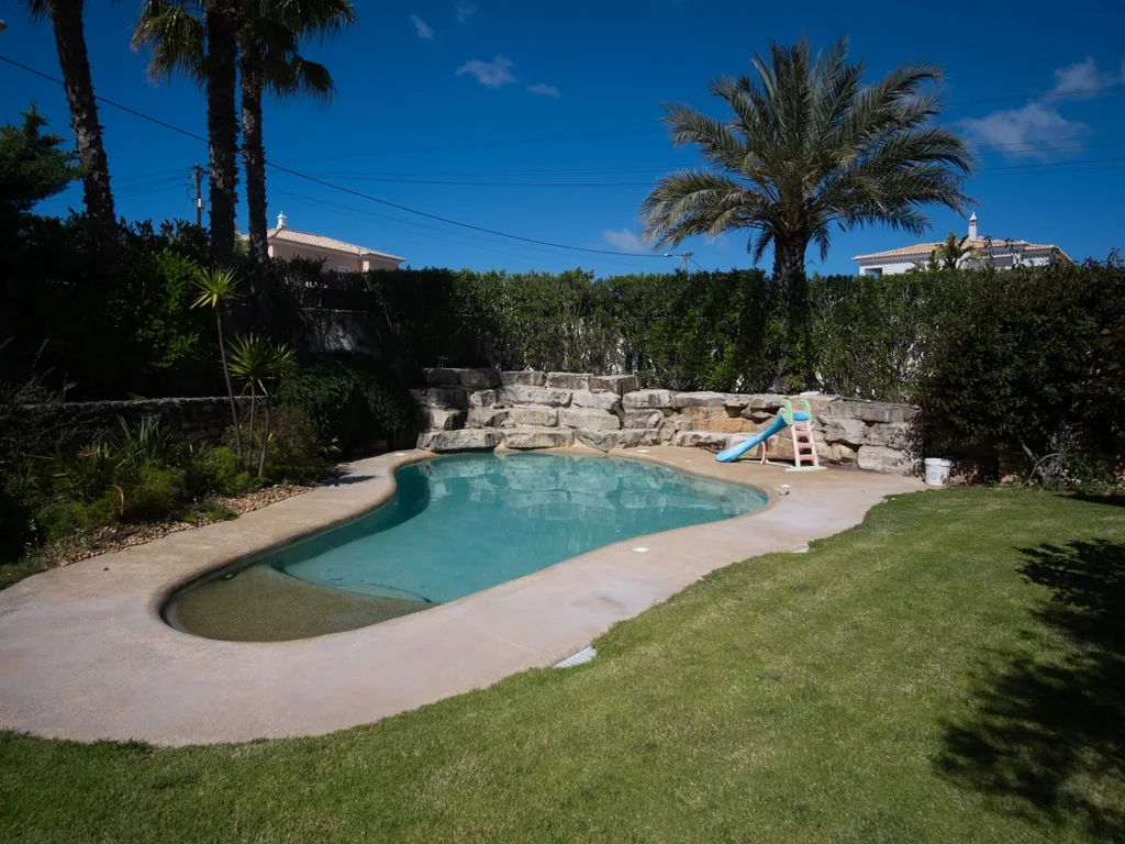 Moradia T5 com Piscina e Jardim em Lagoa, Faro - Image 7