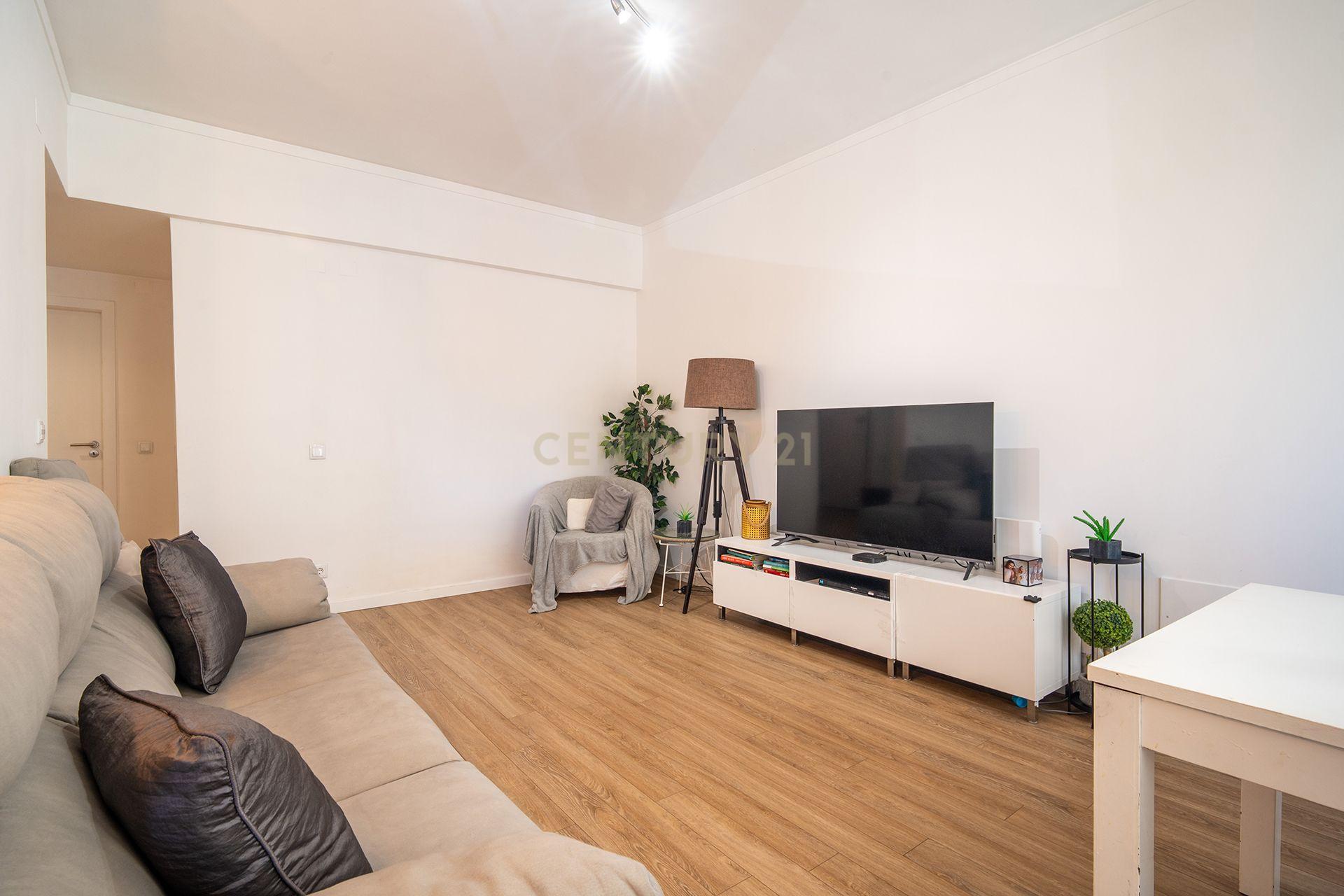 Fotografia 7 de Apartamento Renovado T2 em Oeiras, ótimas áreas e com tudo perto de si!!!