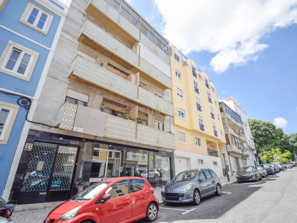 Apartamento T2 em zona central, inserido em prédio com 2 elevadores - Image 17