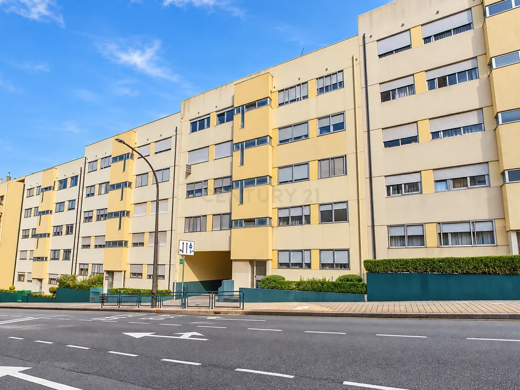 BAIXA DE PREÇO | Apartamento T2 em Cedofeita, Porto - Oportunidade Única! - Image 1