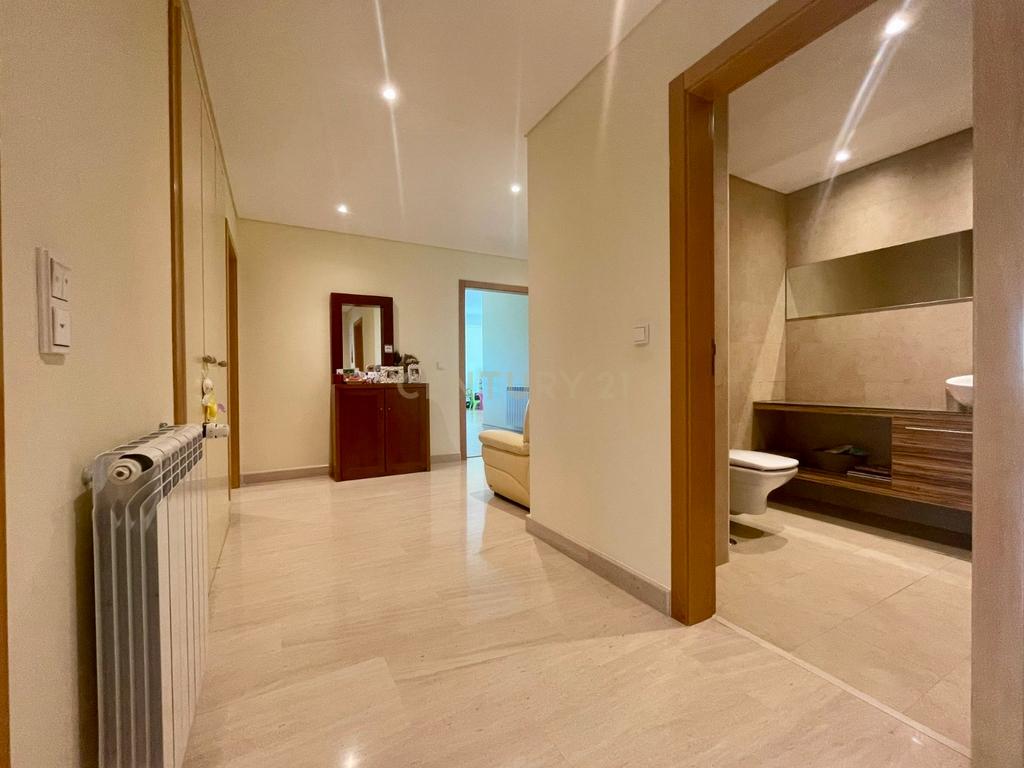 Excelente Apartamento T3 com 185 m² para Arrendamento em Telheiras – Rua António Quadros - Image 3