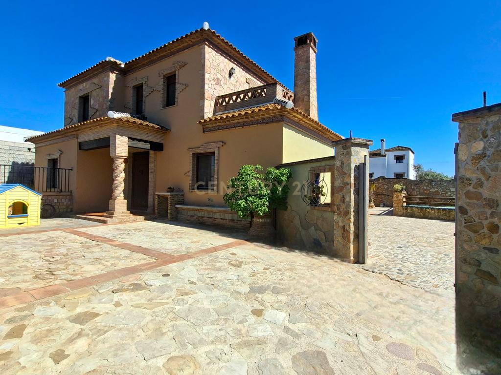 Moradia andaluza independente com piscina privada, jardim bem cuidado, cozinha exterior com churrasqueira e charme tradicional na tranquila zona residencial de Los Arroyos (Arriate), a apenas 10 minutos de Ronda e a menos de uma hora da Costa del Sol — pronta a habitar. - Image 5
