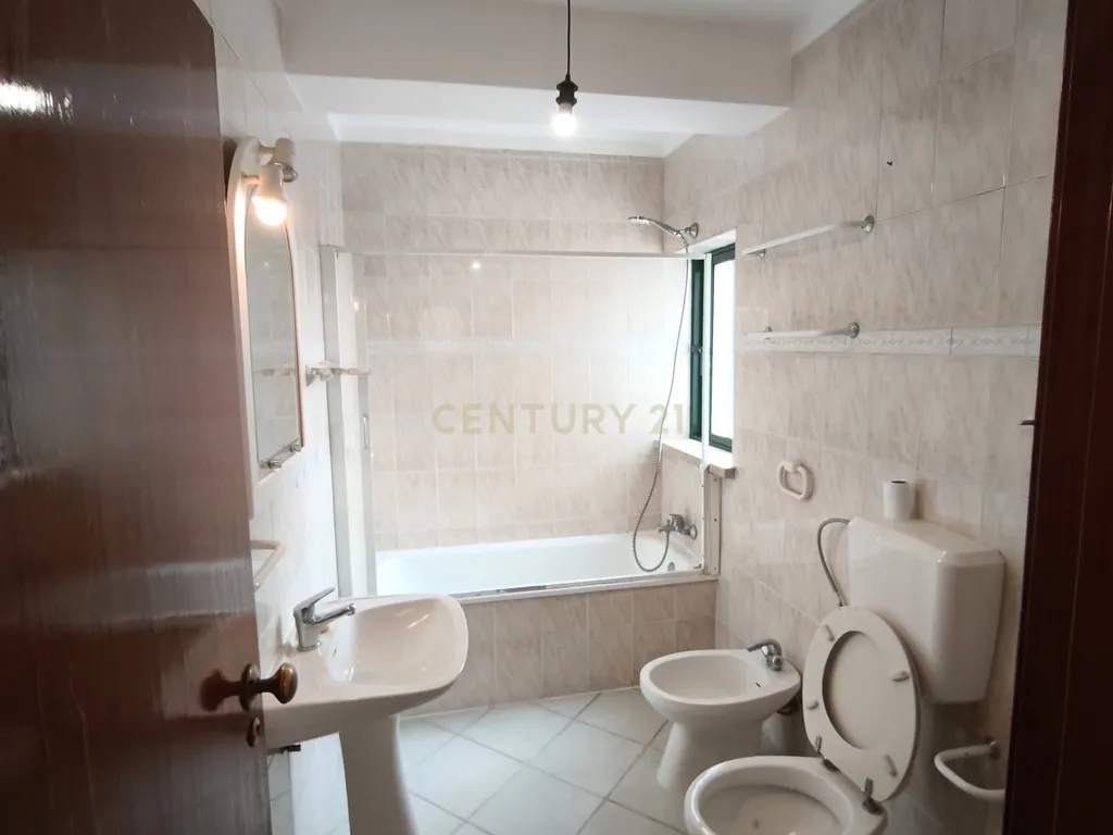 Apartamento T3 sito em Marinha Grande - Image 12
