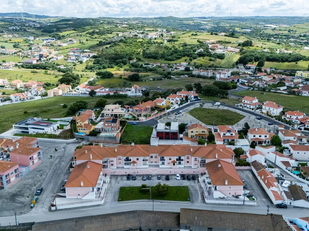 Espaçoso Apartamento T2 Póvoa da Galega com Terraço e Vista Desafogada - Image 3