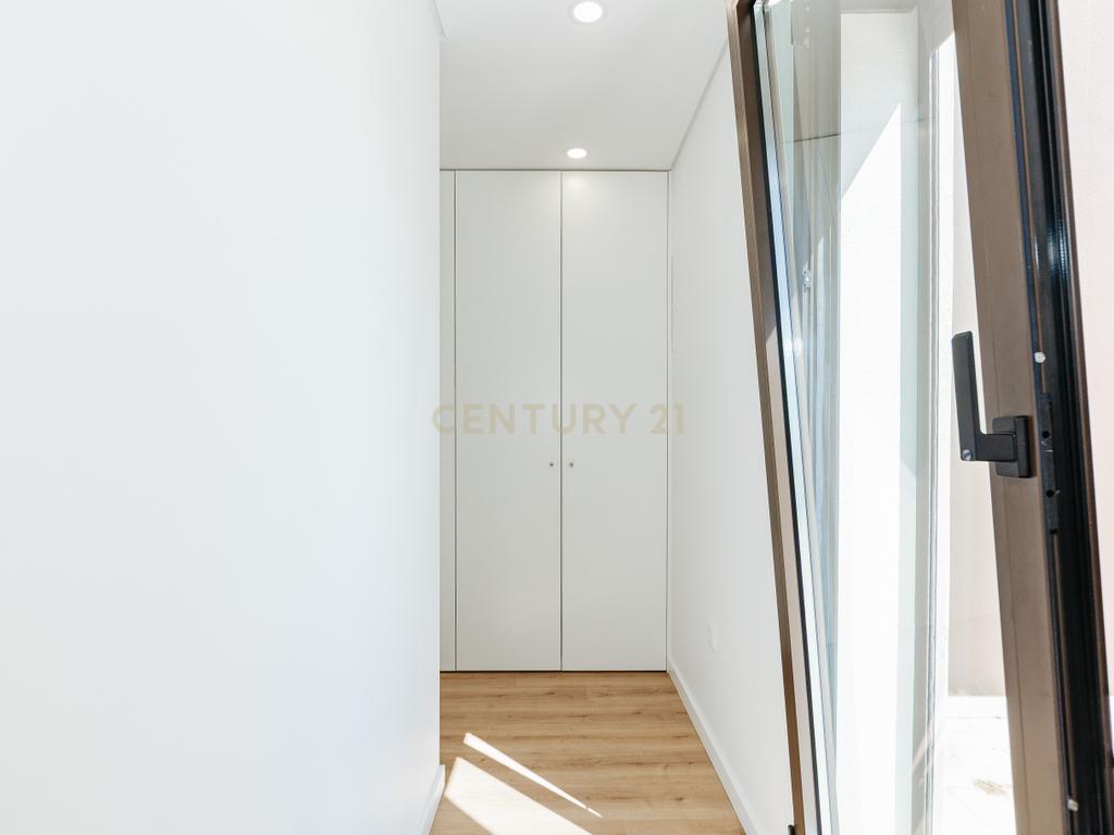 Apartamento T5 Duplex Único com 229 m² — Novo, Sofisticado e com Vista Panorâmica - Image 26
