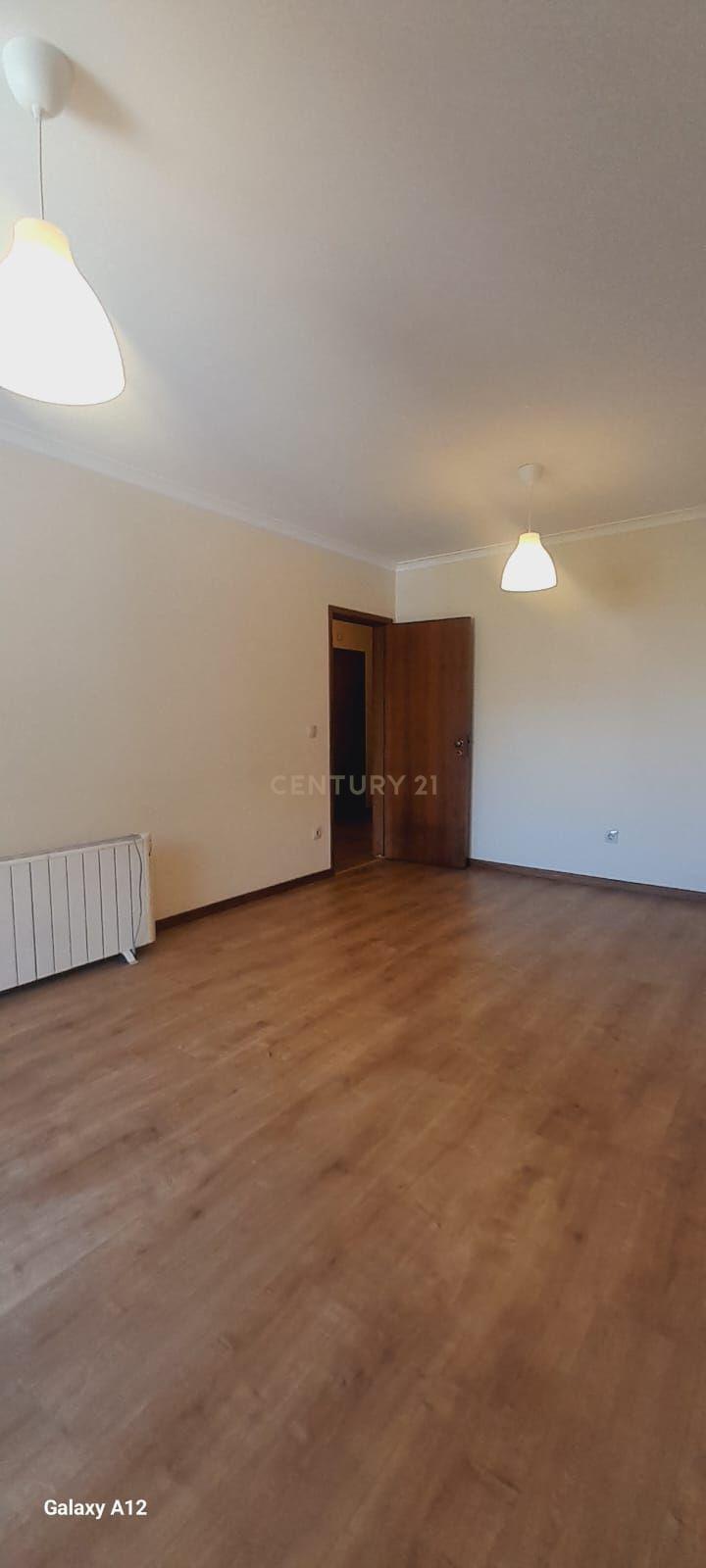 Fotografia 7 de Apartamento T1 para arrendar com Varanda e Vista para a Cidade no Porto