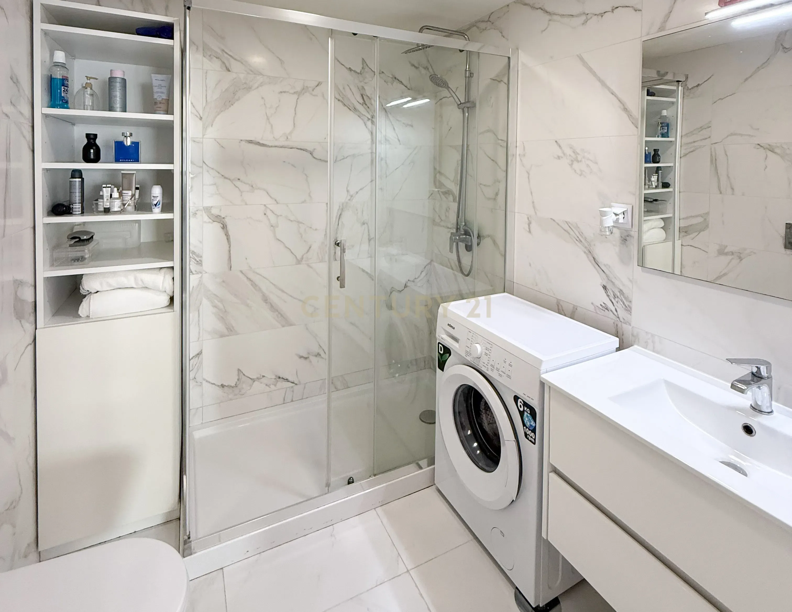 Apartamento T0 Mobilado com varanda - Zona central de Aveiro - Image 18