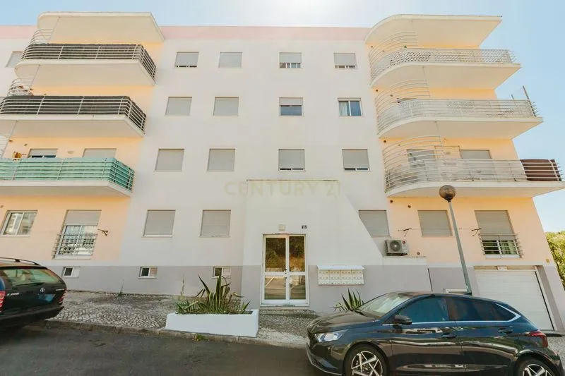 Apartamento T2 em Odivelas com Box e Varanda - Image 25