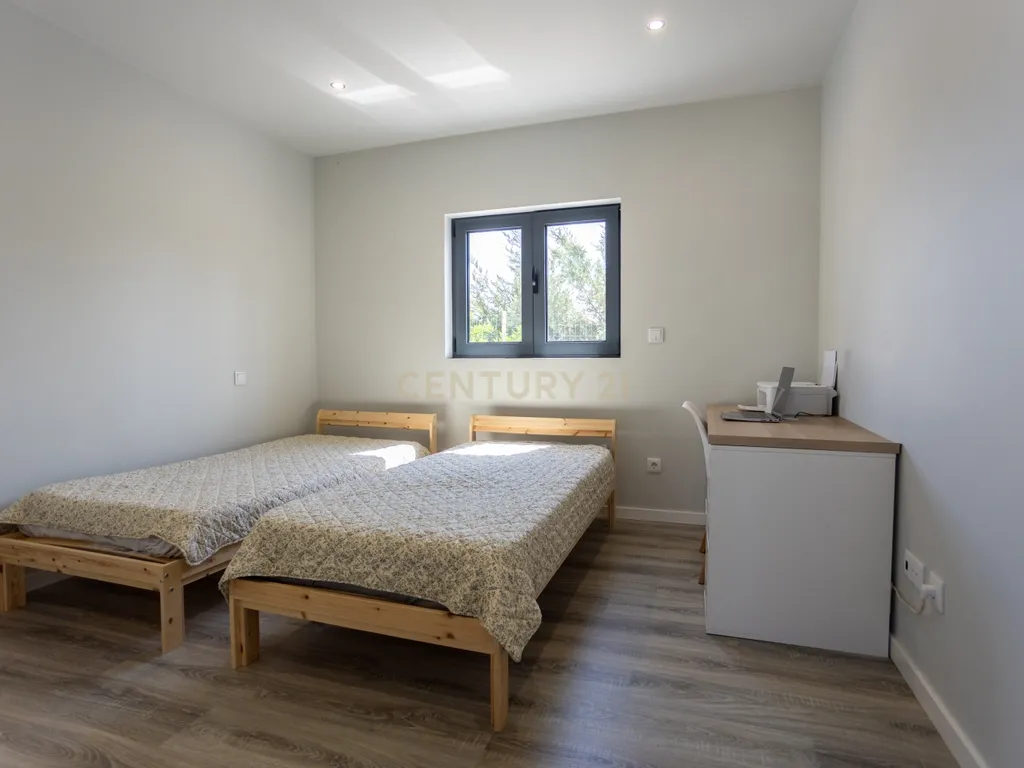 Luxuosa Moradia Nova em Benavente, Santarém - Image 5