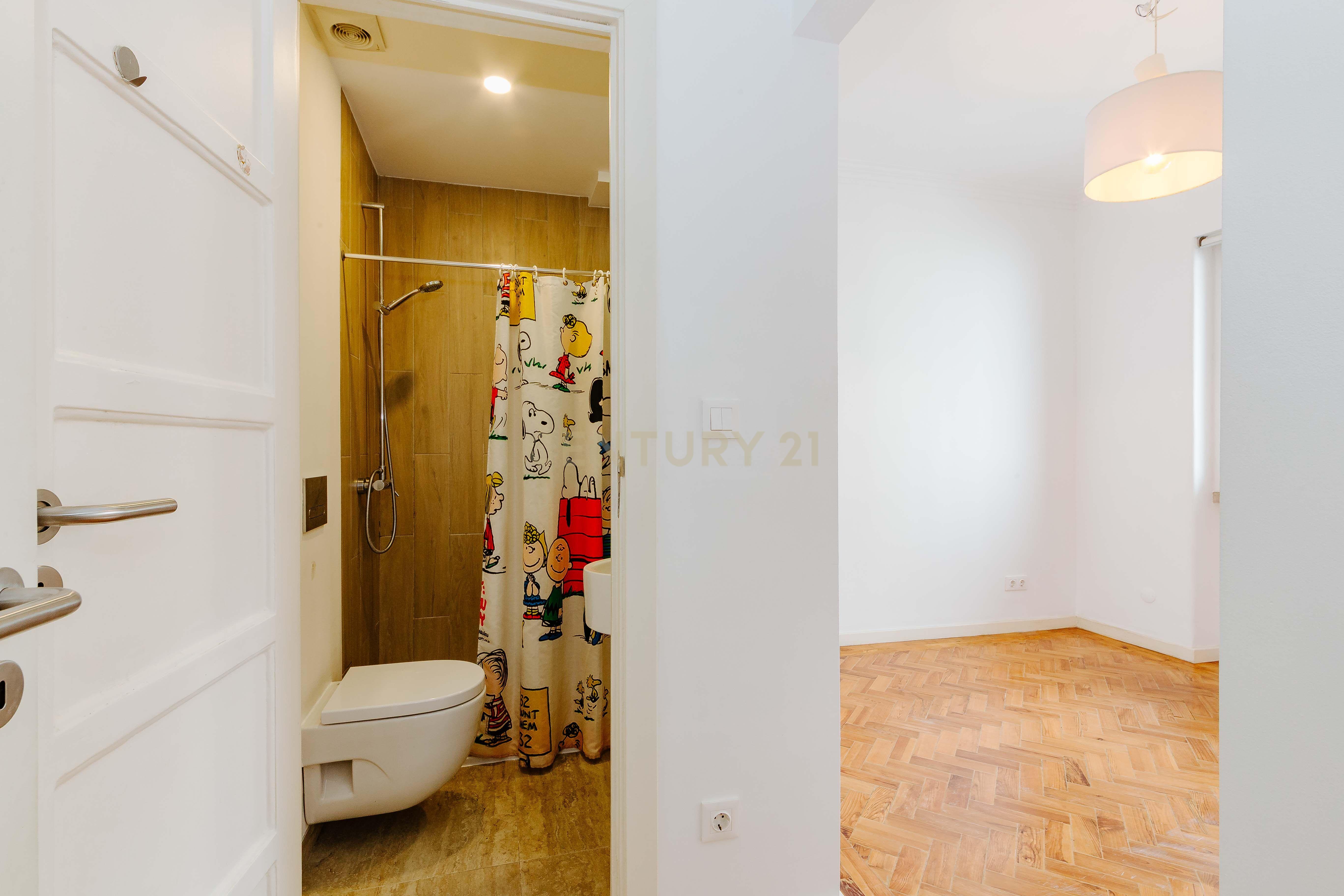 APARTAMENTO T5 REMODELADO SALDANHA LISBOA - Image 11
