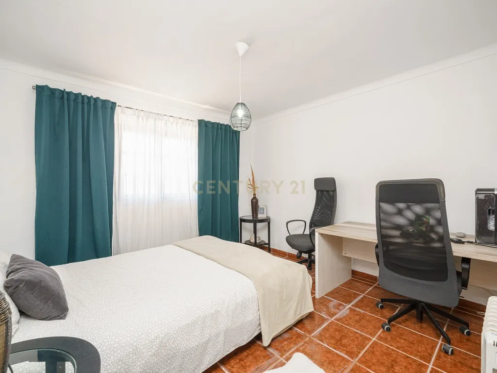 Investimento a Dobrar: Duas Moradias, Um Só Terreno - Image 10