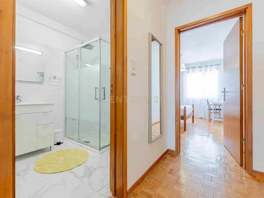 Apartamento T2 Remodelado Monte da Caparica - Image 16