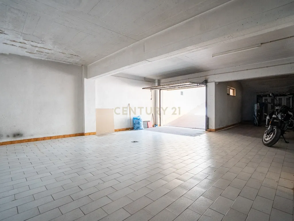 Fantástico Apartamento T2 Transformado em T3 na Parede – Próximo da Praia com estacionamento - Image 31