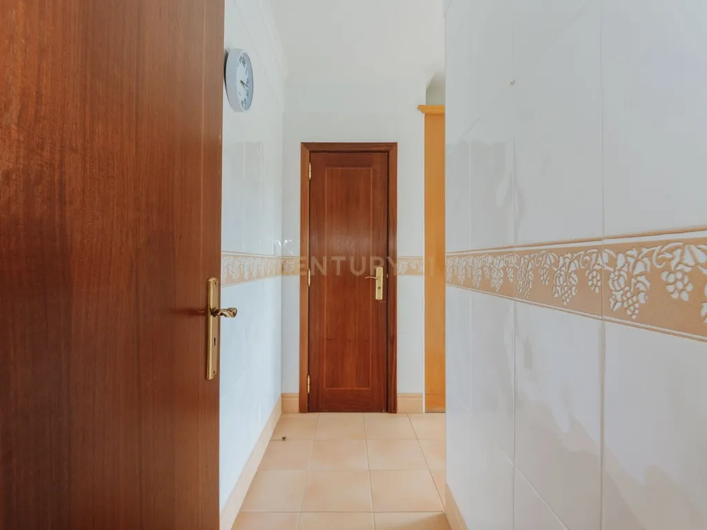 T3 na Ramada | Praça Sara Afonso - Image 10