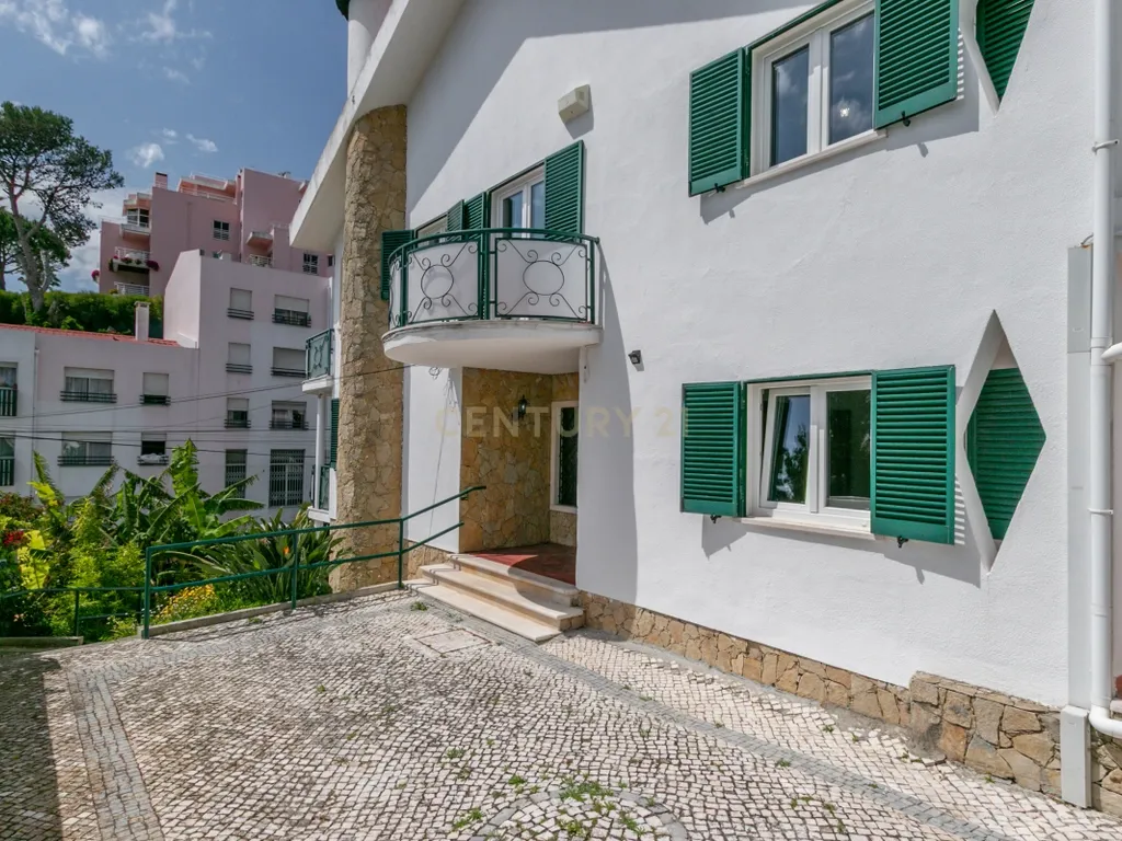 Moradia tradicional com 6 quartos, vista mar e piscina – Jardins da Parede - Image 9