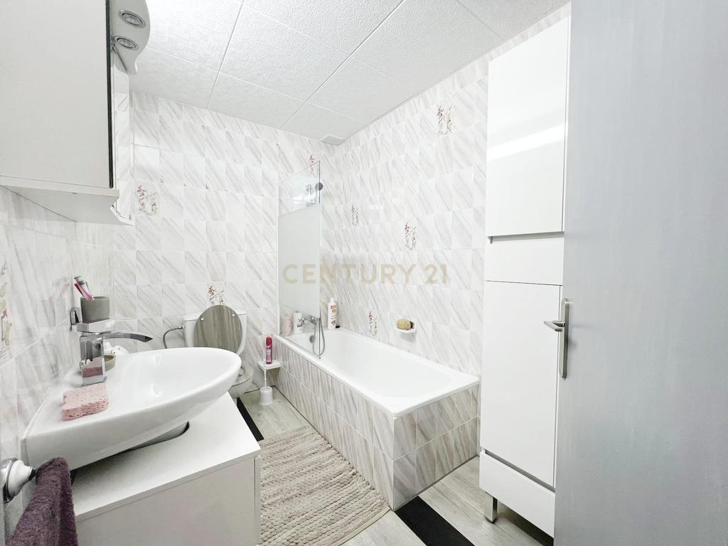 Luxuosa Moradia com Vista Panorâmica em Girona, Cataluña - Image 42