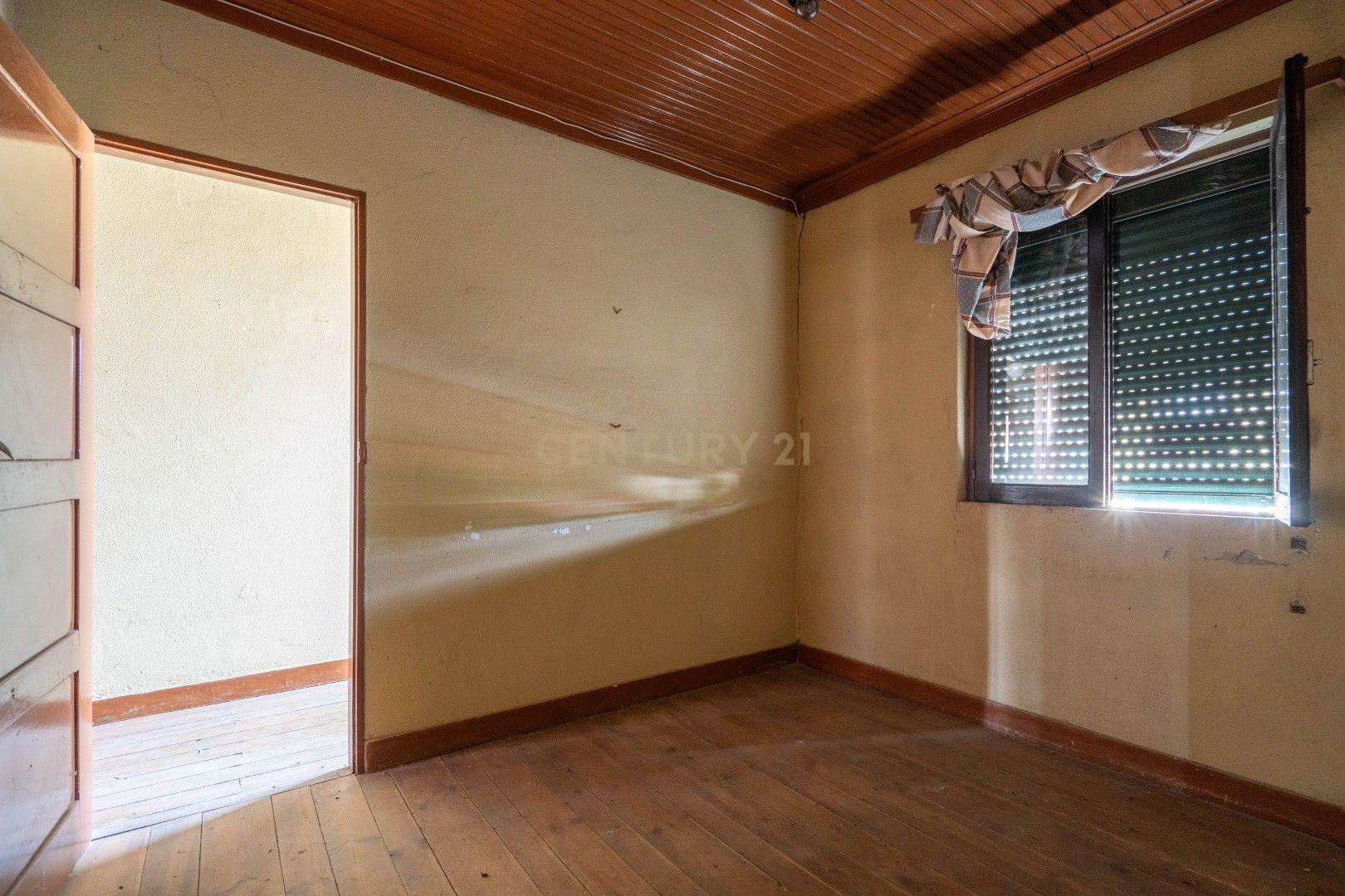 Fotografia 7 de Oportunidade em Lousã: Casa para Recuperar com 3 Quartos