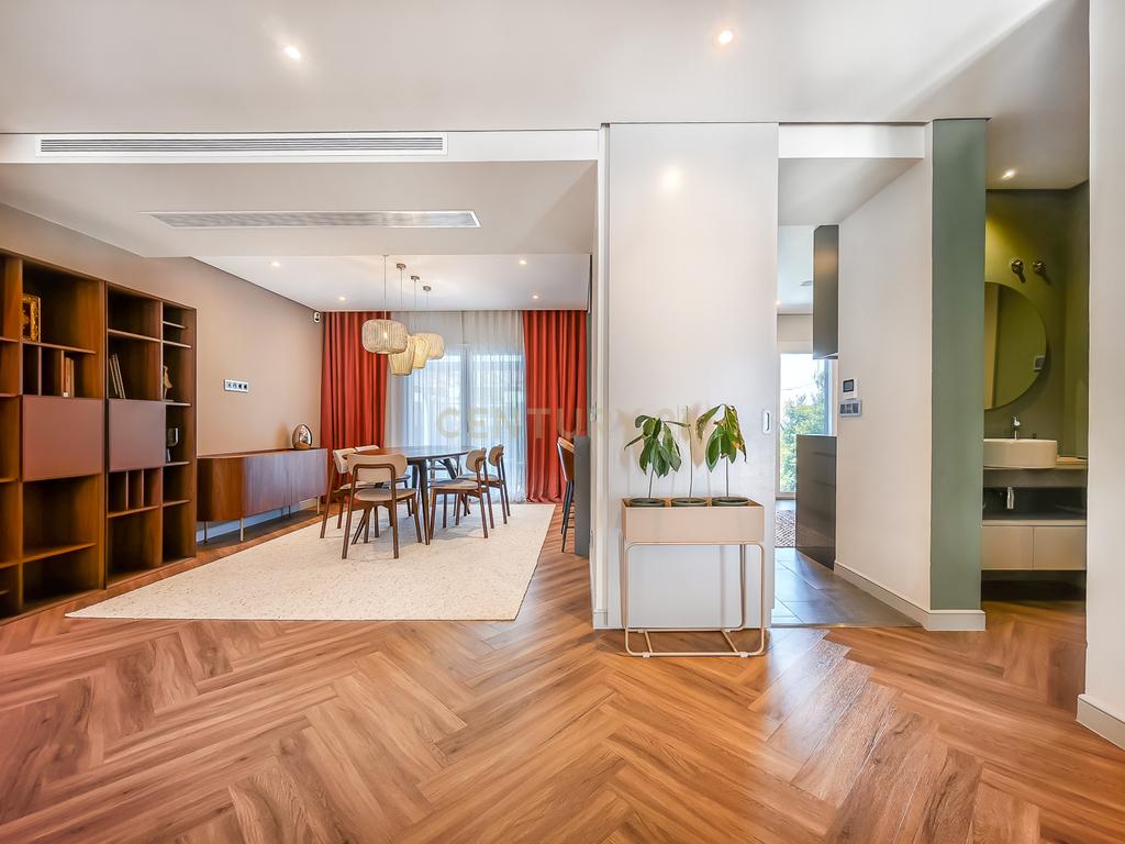 Moradia T4 em Condomínio Privado | Piscina | 6WC | Jardim | Terraço | Box | Quinta do Brilhante | Albarraque A 5 Minutos Do colégio Tasis internacional - Image 10