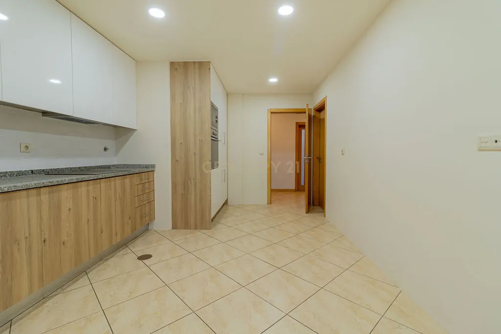 Duplex T3 em Bragança - Image 7