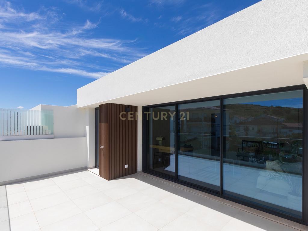 MORADIA T3+1|TERRAÇO| GARAGEM| LOURES| - Image 18