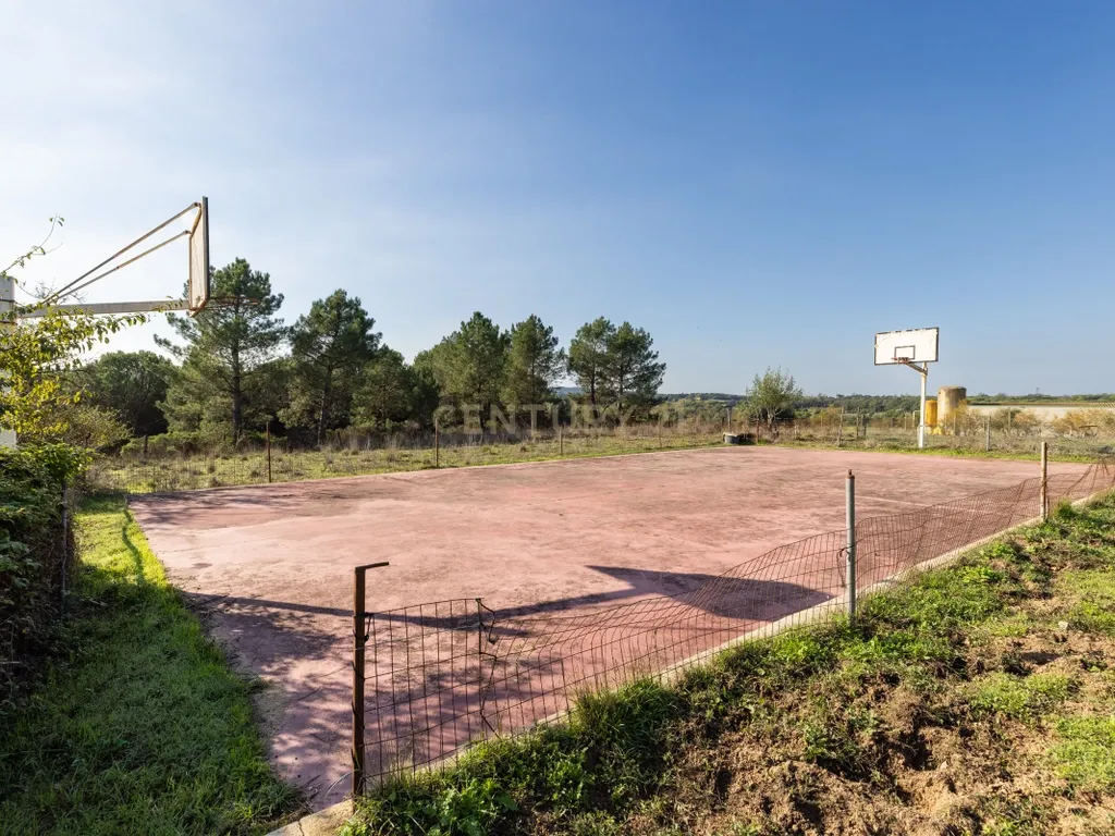 MASIA CATALANA EN VENDA A LLAGOSTERA – MÉS DE 7 HECTÀREES DE TERRENY, LLICÈNCIA TURÍSTICA, PISCINA I CAMP DE FUTBOL - Image 32
