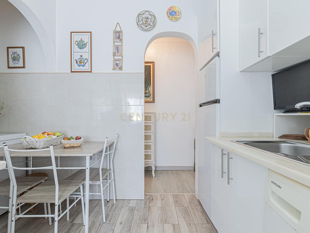 Apartamento T2 parcialmente renovado — Porto Salvo - Image 19